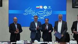 تقدیر دکتر محمد رضا ظفرقندی  وزیر بهداشت از دکتر غلامرضا کلوندی سرپرست دانشگاه علوم پزشکی همدان بخاطر کسب رتبه برتر و برگزیده در ارزیابی برنامه عملیاتی سال1404